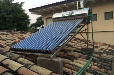 ¿Cómo colocar el tubo de salida de gases a un calentador en la fachada?